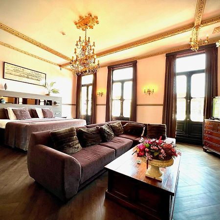Grand Cafe Hotel De Bourgondier Bergen op Zoom Bagian luar foto