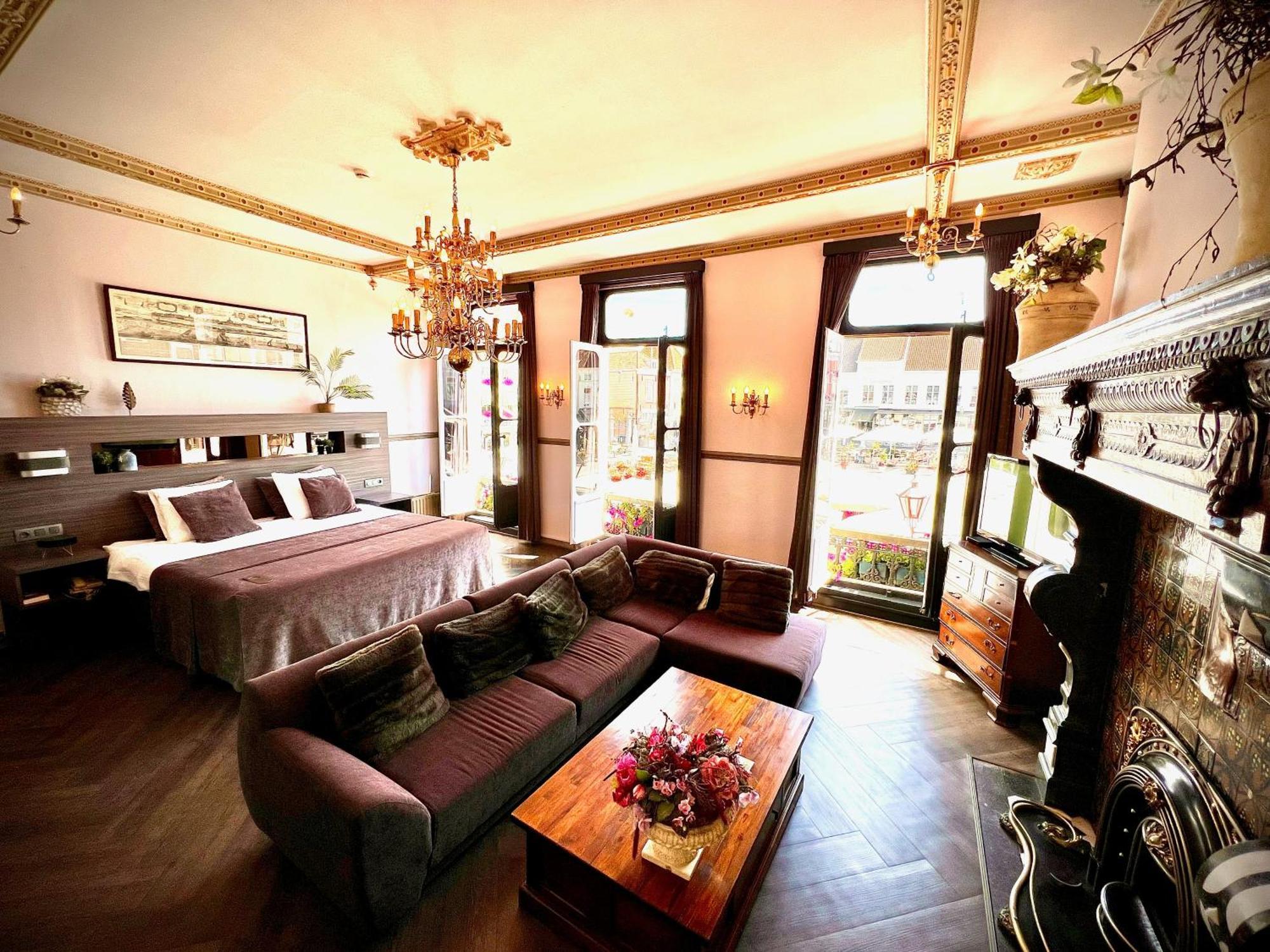 Grand Cafe Hotel De Bourgondier Bergen op Zoom Bagian luar foto