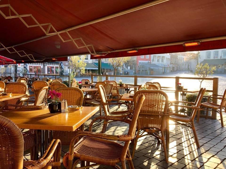 Grand Cafe Hotel De Bourgondier Bergen op Zoom Bagian luar foto