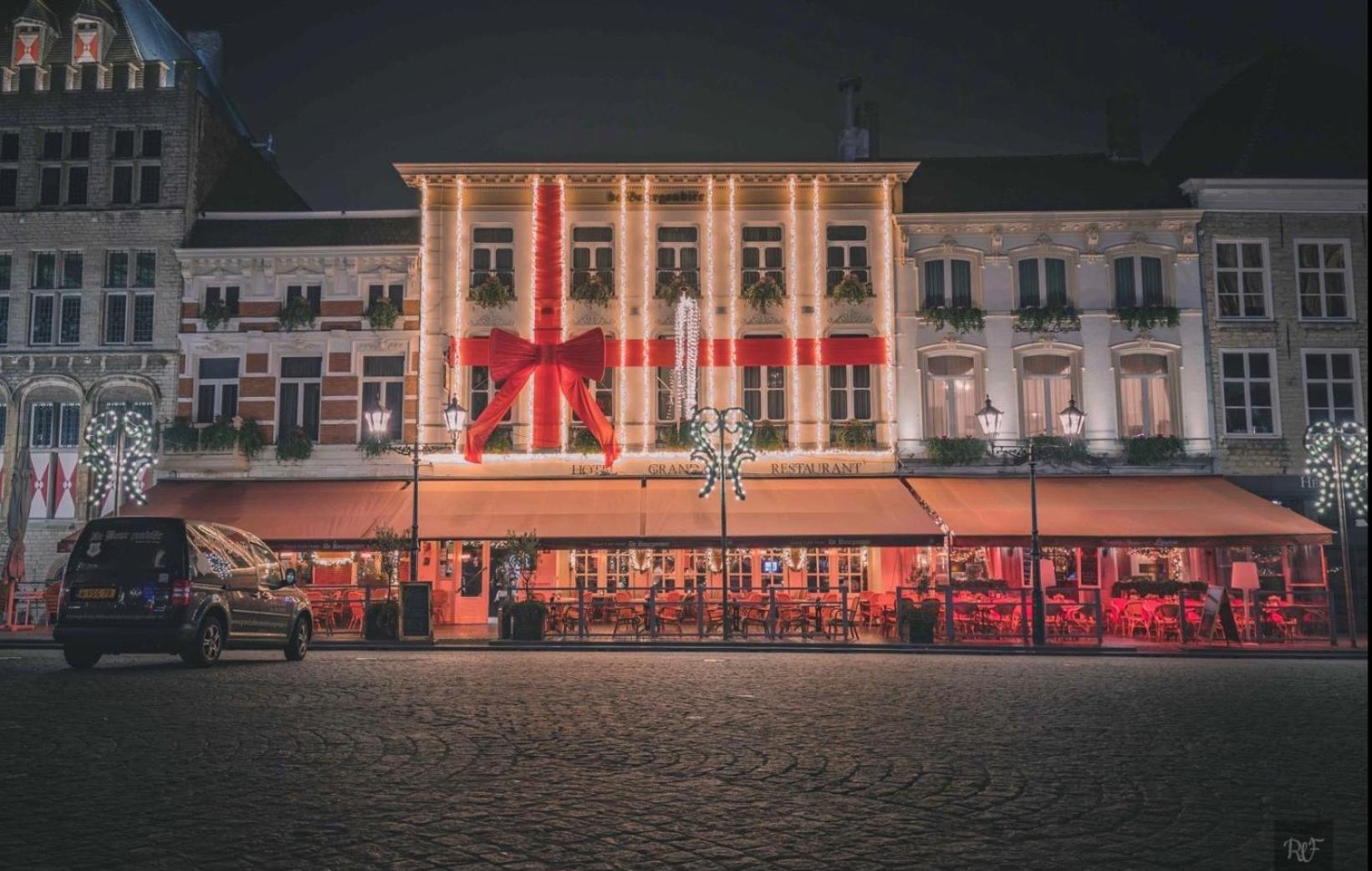 Grand Cafe Hotel De Bourgondier Bergen op Zoom Bagian luar foto